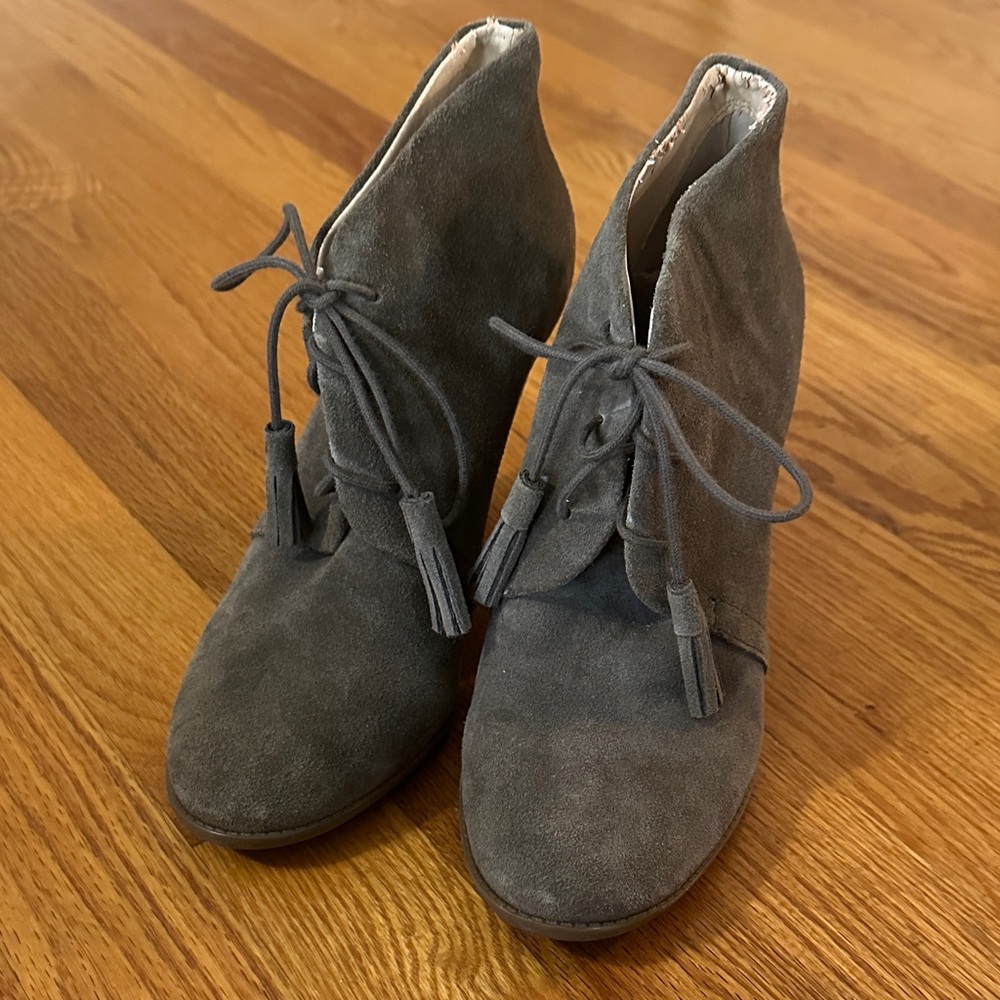 Sole Society Olive Suede Tassel Lace-Up Booties | Size 7.5